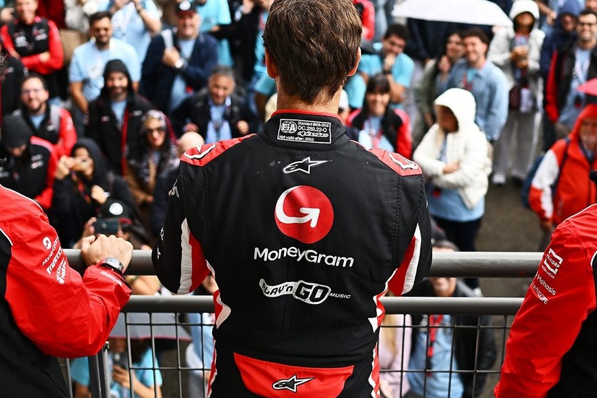 Hoy, casi cinco años después de aquel impacto que dejó cicatrices físicas y emocionales, Grosjean ha cumplido su promesa pendiente: volver a pilotar un Fórmula 1.