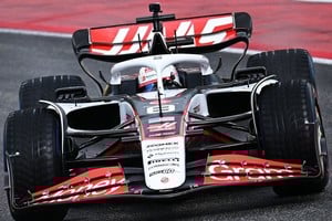 Hoy, casi cinco años después de aquel impacto que dejó cicatrices físicas y emocionales, Grosjean ha cumplido su promesa pendiente: volver a pilotar un Fórmula 1.