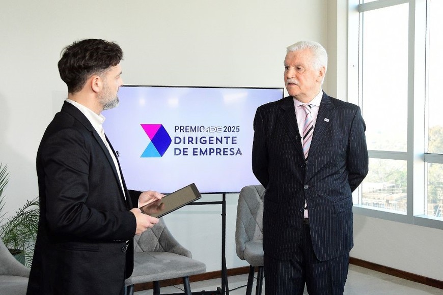 Guillermo Álvarez, presidente de ADE, destacó el liderazgo empresarial de Carlos Gonella. Foto: Guillermo Di Salvatore