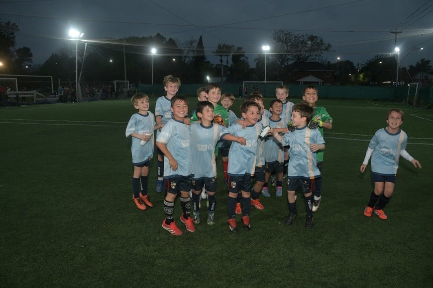 La copa de Oro y la de Plata tuvieron festejos inolvidables. Foto: Manuel Fabatia.