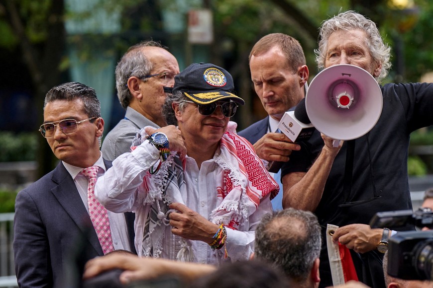 Musician Roger Waters, addresses pro-Palestinian demonstrators alongside Colombian President Gustavo Petro, at Dag Hammarskjold Plaza outside U.N. headquarters during the 80th United Nations General Assembly in New York City, U.S., September 26, 2025. REUTERS/Bing Guan     TPX IMAGES OF THE DAY