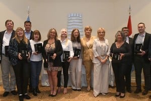 Farmacéuticos santafesinos recibieron medallas por sus años de compromiso profesional. Foto: Carolina Niklison