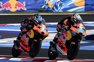 MotoGP - San Marino Grand Prix - Misano World Circuit Marco Simoncelli, Misano, Italy - Spetember 14, 2025
Red Bull KTM Tech3's Valentin Perrone and Red Bull KTM Ajo's Jose Antonio Rueda in action during the Moto3 race REUTERS/Jennifer Lorenzini
