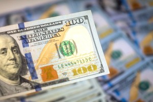 El dólar tuvo una semana intensa: bajó 165 pesos de viernes a viernes.