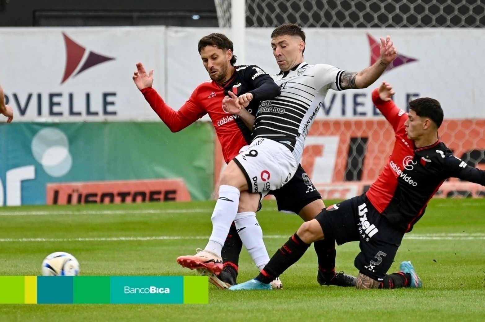 Colón visitó a Estudiantes en Caseros.