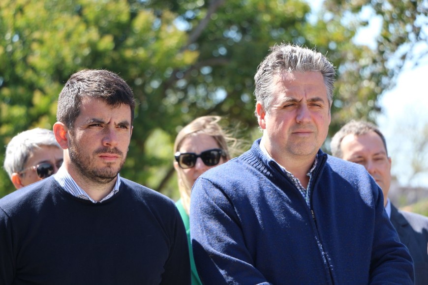 Cococcioni, entregó este viernes dos pistolas de baja letalidad, Taser, y un minibus completamente equipado con tecnología para tareas específicas de la Policía de Investigaciones (PDI) de la Unidad Regional VII.