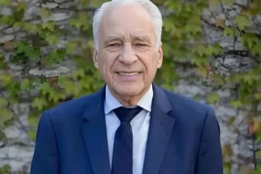 El médico atravesó un proceso quirúrgico donde le insertaron un stent.