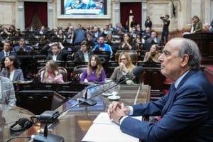 Diputados de la oposición intentarán avanzar en la semana que inicia con un pedido de interpelación y eventual "moción de censura", que podría derivar en la remoción del jefe de Gabinete. Crédito: Archivo El Litoral.