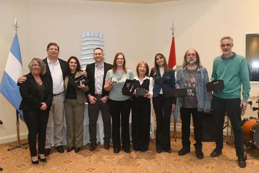 Los homenajeados compartieron la celebración junto a familiares y colegas presentes. Foto: Carolina Niklison