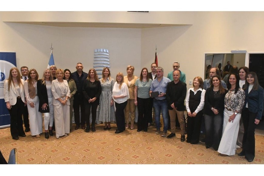 Los homenajeados compartieron la celebración junto a familiares y colegas presentes. Foto: Carolina Niklison