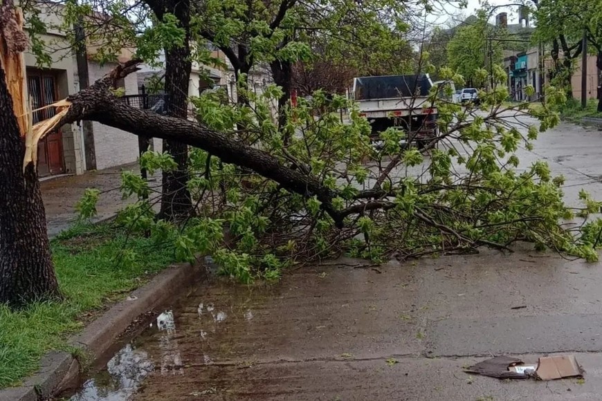 La intensidad del temporal escaló rápidamente, alcanzando su punto máximo cerca de la medianoche.