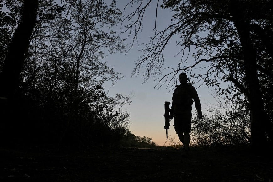 A serviceman of the 141st Separate Mechanized Brigade of the Ukrainian Armed Forces walks at a position near a front line, amid Russia's attack on Ukraine, in Donetsk region, Ukraine September 3, 2025. REUTERS/Stringer     TPX IMAGES OF THE DAY