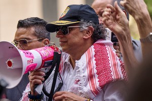 Colombian President Gustavo Petro addresses pro-Palestinian demonstrators at Dag Hammarskjold Plaza outside U.N. headquarters during the 80th United Nations General Assembly in New York City, U.S., September 26, 2025. REUTERS/Bing Guan     TPX IMAGES OF THE DAY