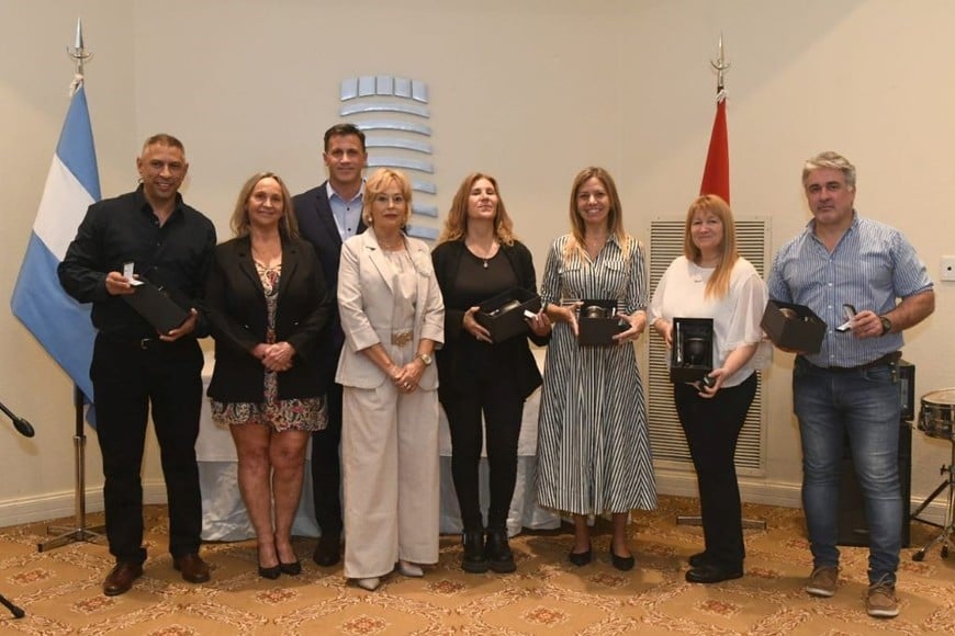 Los homenajeados compartieron la celebración junto a familiares y colegas presentes. Foto: Carolina Niklison