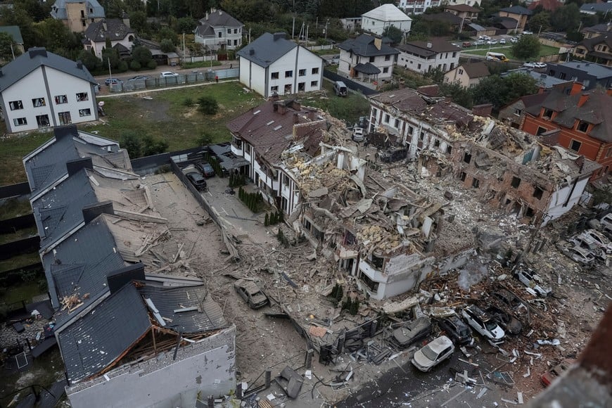 A view shows a residential neighbourhood hit during a Russian drone and missile strike, amid Russia's attack on Ukraine, in the outskirts of Kyiv, Ukraine, September 28, 2025. REUTERS/Anatolii Stepanov