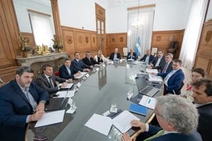 El jefe de Gabinete, Guillermo Francos, encabezó la cuarta reunión del Consejo de Mayo, en la que se debatió la reforma tributaria.