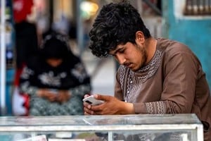 Muchas personas notarán el impacto el martes, cuando se reanuden los servicios bancarios y otros negocios.