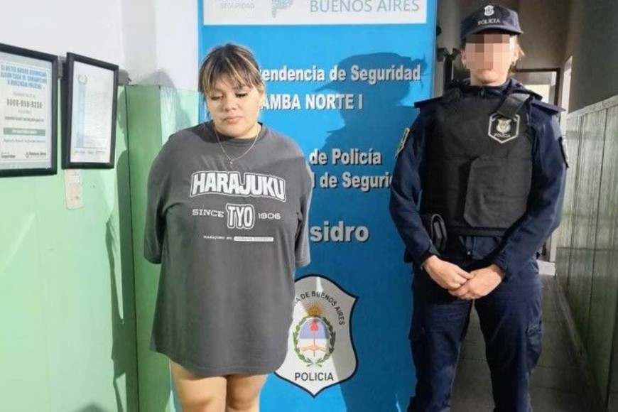 La imagen de Morena Rial detenida recorre las redes sociales.