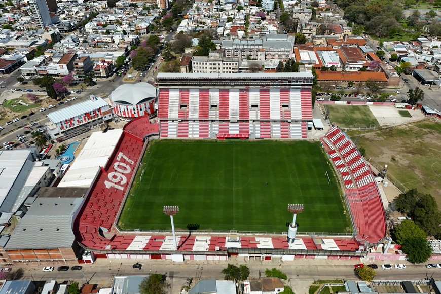 FERNANDO NICOLA | Estadio 15 de Abril | Unión | Tatengue | Fachada Unión | Frente Unión | Tribunas | Atras | Fondo