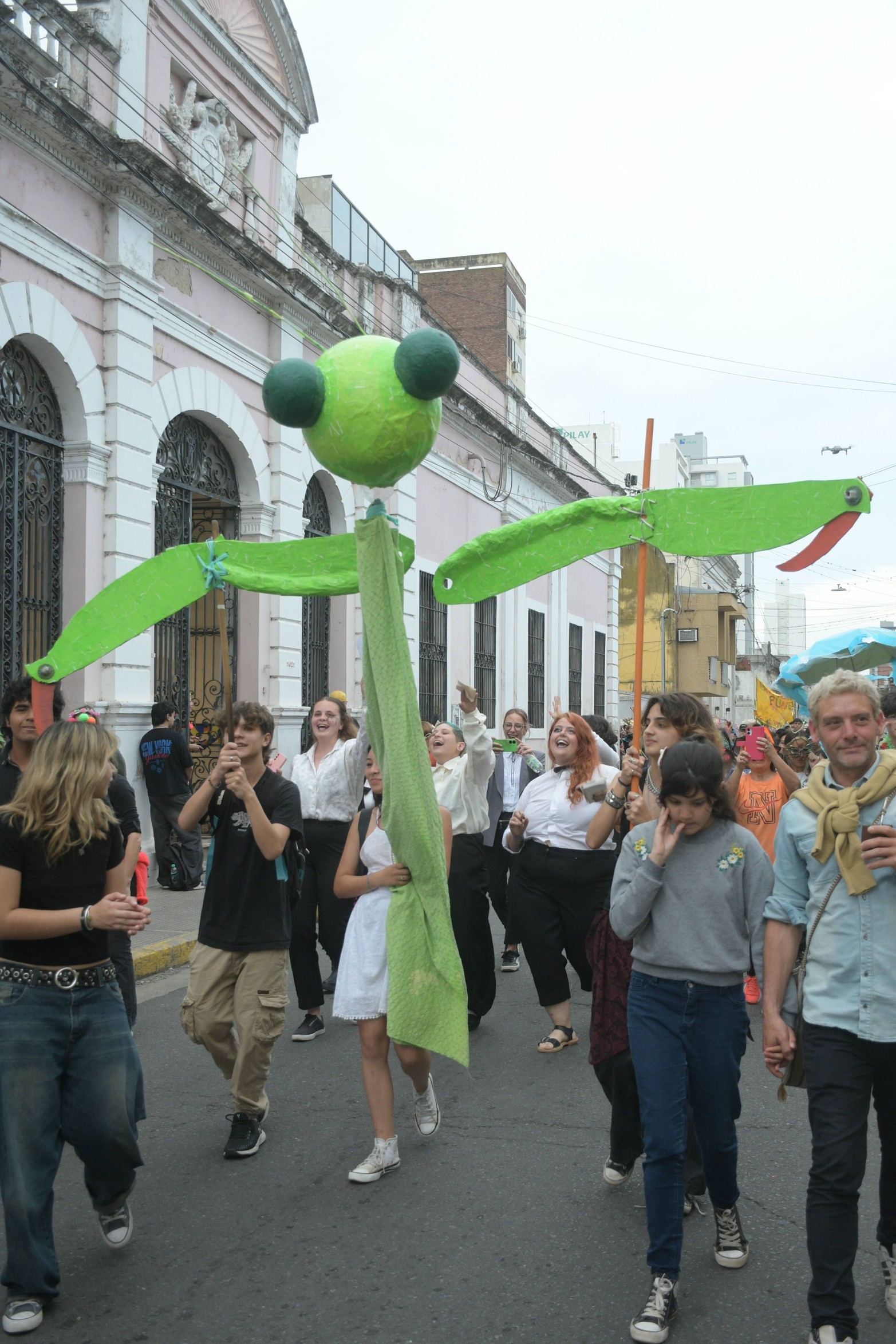 Colorida y alegre fue la caravana de la Escuela Mantovani