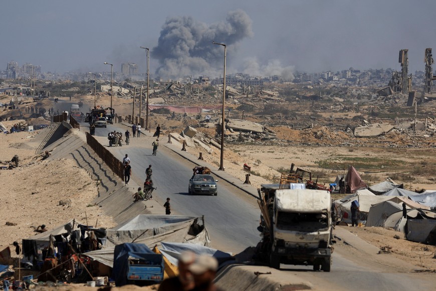 Smoke rises during an Israeli military operation as displaced Palestinians fleeing northern Gaza move southward after Israeli forces ordered residents of Gaza City to evacuate, in the central Gaza Strip, September 30, 2025. REUTERS/Dawoud Abu Alkas