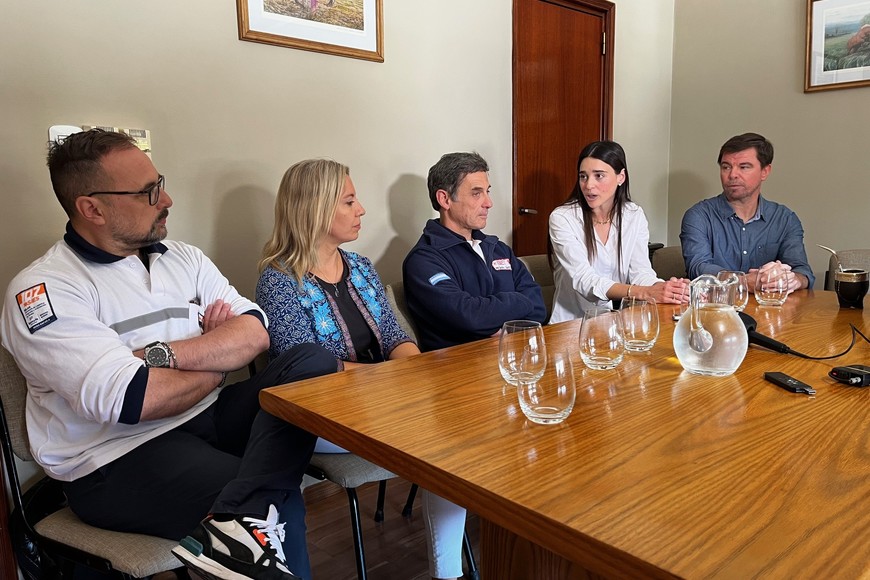 En conferencia de prensa, la intendenta Devesa subrayó la importancia de la integralidad en el abordaje sanitario.