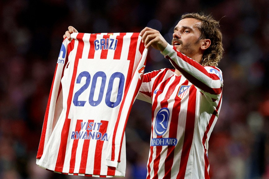 Soccer Football - UEFA Champions League - Atletico Madrid v Eintracht Frankfurt - Riyadh Air Metropolitano, Madrid, Spain - September 30, 2025
Atletico Madrid's Antoine Griezmann celebrates scoring their third goal to reach two hundred goals for Atletico Madrid REUTERS/Susana Vera     TPX IMAGES OF THE DAY