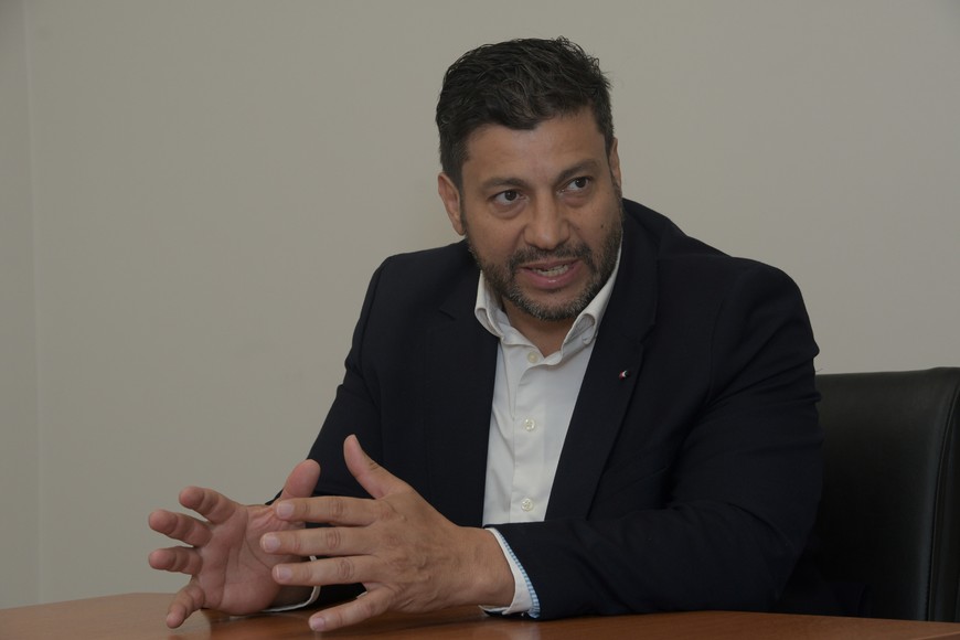 Chumpitaz admite que todavía falta que la economía derrame y lleguen las mejoras a la población.