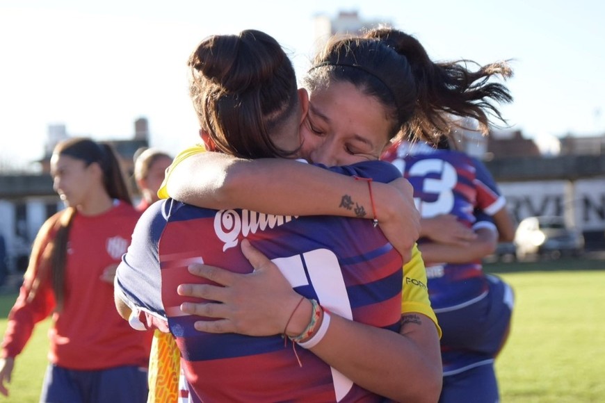 Otra imagen de la alegría de las chicas tatengas, de notable actuación en lo que va del año. Crédito: Prensa Unión