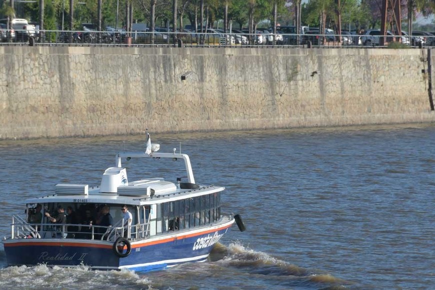 El recorrido busca mostrar las principales atracciones de Santa Fe, vistas desde el río. Foto: Luis Cetraro