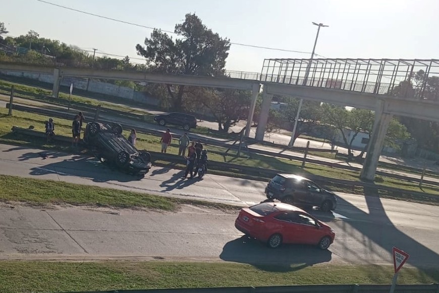 El accidente ocurrió pasadas las 17 horas y generó demoras en el tránsito.