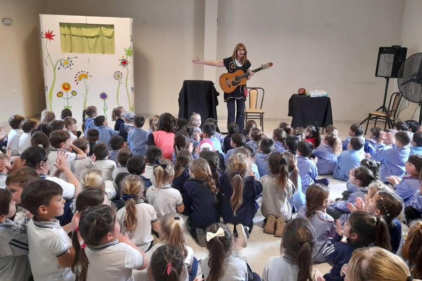 La Biblioteca de Pilar celebra sus 25 años de historia con una serie de actividades culturales y disertaciones.