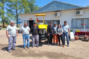 “Lo que buscamos es mejorar día a día la calidad de los servicios que reciben los vecinos. Cada inversión responde a una planificación conjunta con los empleados municipales, que son quienes utilizan estas maquinarias en su labor cotidiana”, expresó la Intendente.