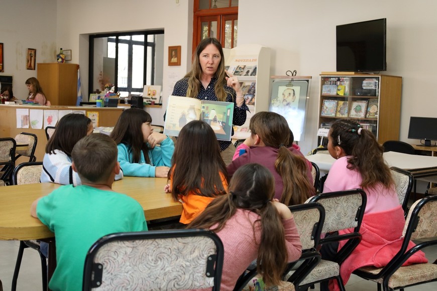 La Biblioteca de Pilar celebra sus 25 años de historia con una serie de actividades culturales y disertaciones.