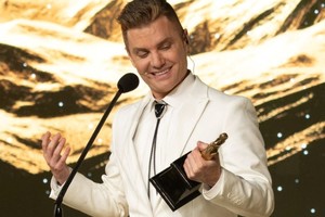 Santiago del Moro anunció que la estatuilla de Oro era para... Santiago del Moro.