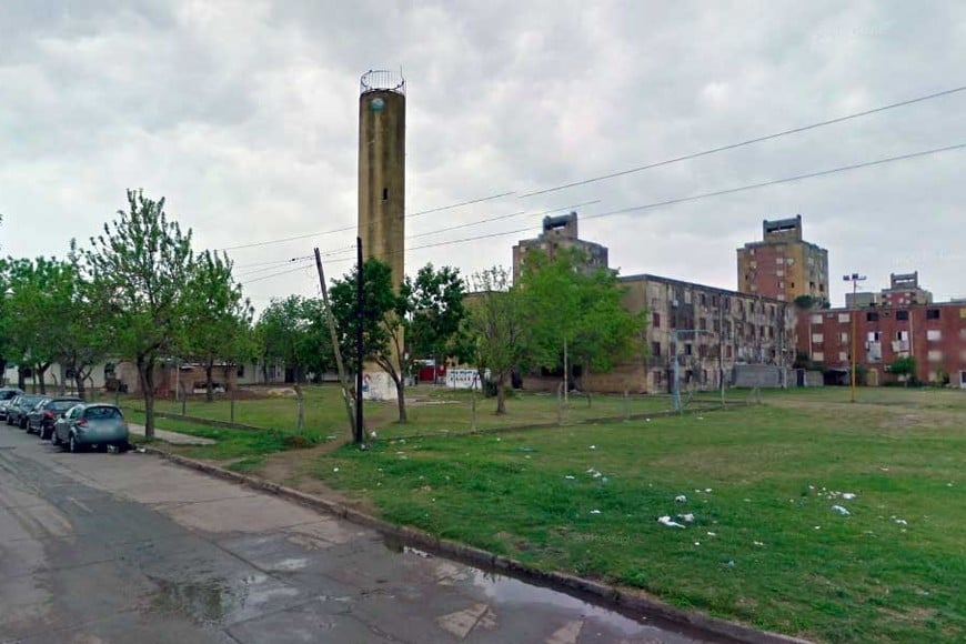 En Las Flores, el tótem que una vez fue un tanque.