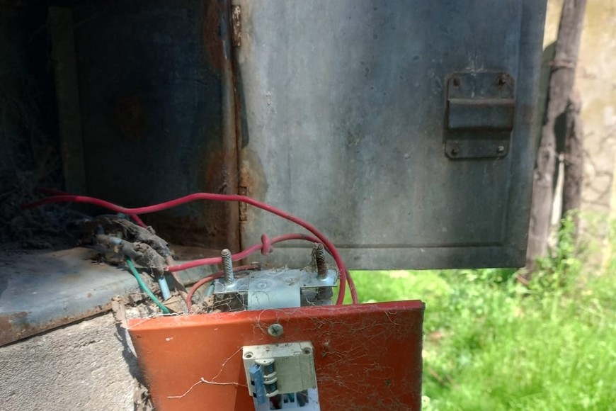 El tablero vandalizado en la biblioteca Bayer de barrio Guadalupe.

Gentileza.
