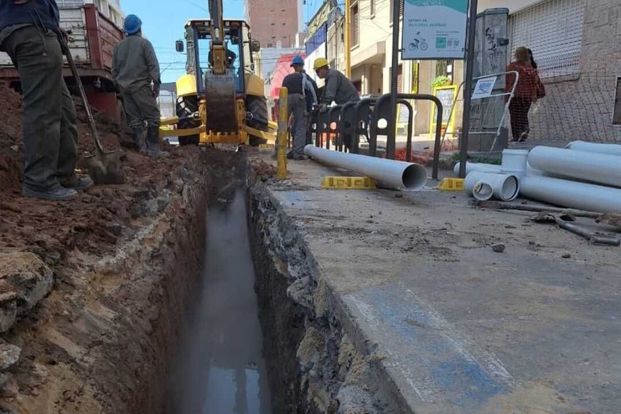 En Salta al 2400 también se reemplaza un tramo de cañería cloacal pero requerirá trabajos extras que llevarán más tiempo. Foto: Gentileza