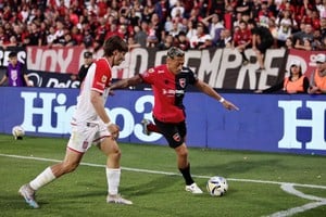 El mérito de Newell’s fue no caer en esa desesperación y en ese torbellino de nerviosismo que bajaba de las tribunas y que también emanaba del banco de suplentes.