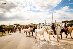 La Virgen del Mate vuelve a unir a los pueblos en la 19ª Cabalgata regional.
