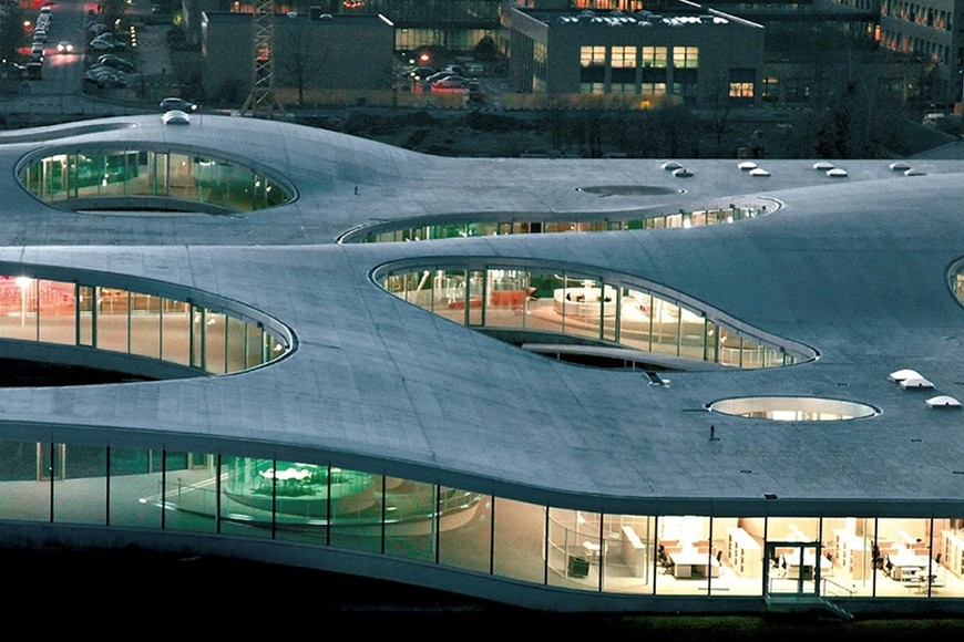 Rolex Learning Center, ubicado en Lausana (Suiza), proyectado por el estudio SANAA, de Kazuyo Sejima y Ryue Nishizawa. Gentileza