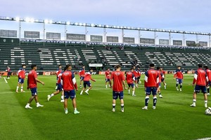 Punto y Arenales. Al final, más allá que Leo Madelón no quedó conforme con el rendimiento futbolístico ante Banfield, ese punto en el "Lencho" Sola le sirvió para seguir siendo el único puntero de su zona. Foto: Juan Foglia.