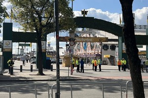 La amenaza de bomba motivó la evacuación de trabajadores y el cierre inmediato de las puertas del festival
