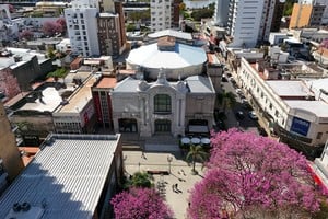 Postal aérea desde el drone de El Litoral de la fachada del Coliseo local. Crédito: Fernando Nicola