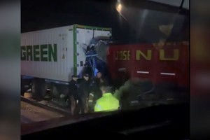 Un testigo logró capturar en video el momento posterior al accidente.