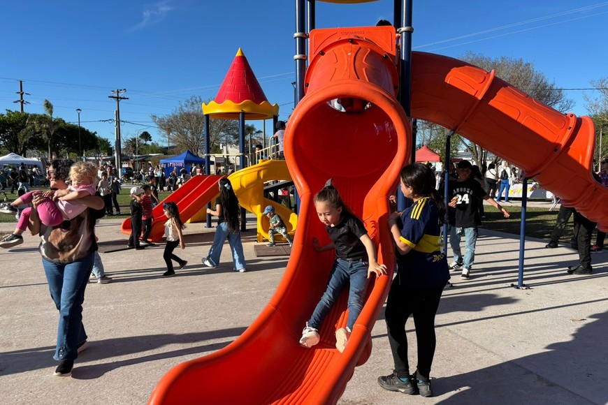 Los Cardos vivió un fin de semana inolvidable con la celebración de sus Fiestas Patronales.