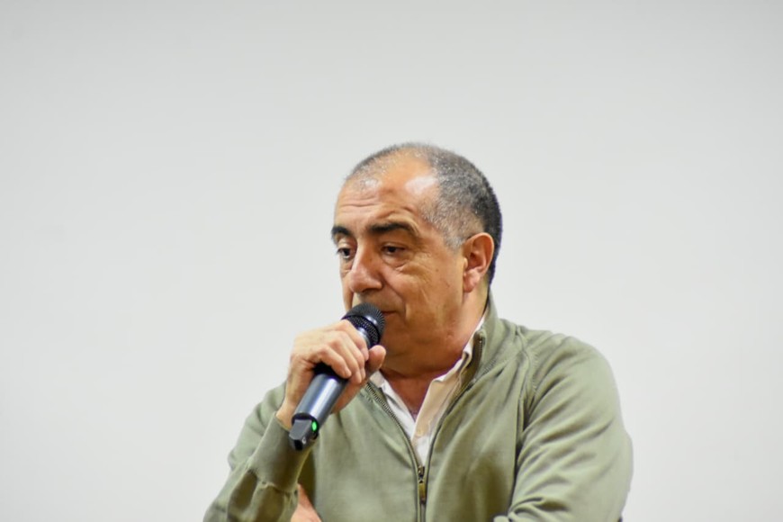 Medina, durante la Asamblea Extraordinaria donde se aprobó la compra de los lotes.