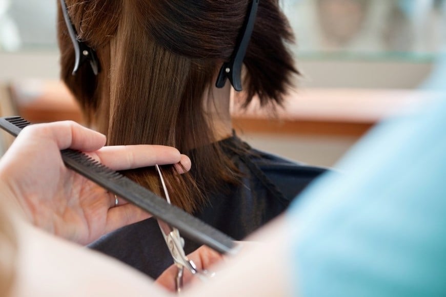 Evitar cortes en días de luna menguante puede acelerar el crecimiento capilar.