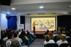 El proyecto de ampliación que incluirá farmacia, consultorios y cochera.