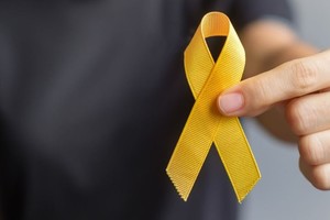 El lazo amarillo es la expresión de esperanza y apoyo en diversas situaciones como la prevención del suicidio. Foto: El Litoral